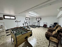 Spacious Group Stay Near Le Mans Circuit
