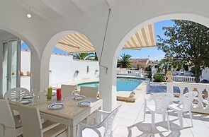 Apartment in Empuriabrava Near Beach
