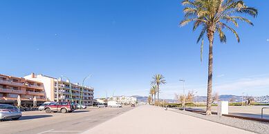 Beachfront Apartment in Empuriabrava With Pool