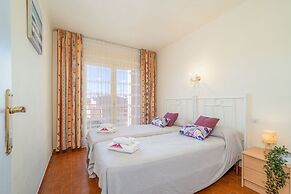 Beachfront Apartment in Empuriabrava With Pool