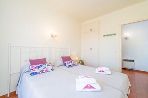 Beachfront Apartment in Empuriabrava With Pool