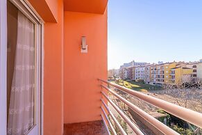Beachfront Apartment in Empuriabrava With Pool