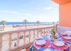 Beachfront Apartment in Empuriabrava With Pool
