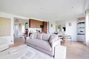 Luxurious Apartment - 2br- 6P Eiffel Tower View