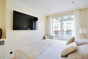 Luxurious Apartment - 2br- 6P Eiffel Tower View