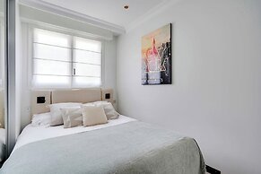 Luxurious Apartment - 2br- 6P Eiffel Tower View
