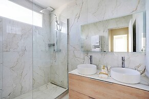 Luxurious Apartment - 2br- 6P Eiffel Tower View