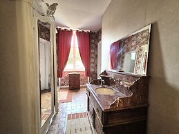 Elegant Chateau Escape for 2 - Nature & Calm