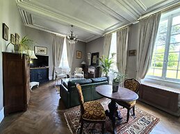 Elegant Chateau Escape for 2 - Nature & Calm