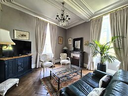 Elegant Chateau Escape for 2 - Nature & Calm