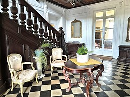 Elegant Chateau Escape for 2 - Nature & Calm