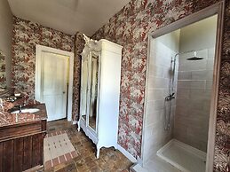 Elegant Chateau Escape for 2 - Nature & Calm