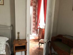 Elegant Chateau Escape for 2 - Nature & Calm