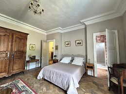 Elegant Chateau Escape for 2 - Nature & Calm