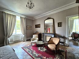Elegant Chateau Escape for 2 - Nature & Calm