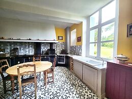 Elegant Chateau Escape for 2 - Nature & Calm