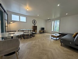Peaceful Home With Terrace & Parking