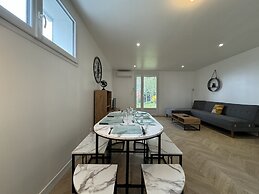 Peaceful Home With Terrace & Parking