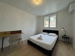 Peaceful Home With Terrace & Parking
