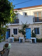 Paris Alacati Butik Otel
