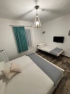 Paris Alacati Butik Otel