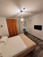 Paris Alacati Butik Otel