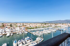 Top-floor Views in Empuriabrava