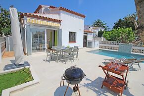 Villa in Empuriabrava With Private Pool