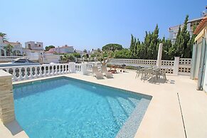 Villa in Empuriabrava With Private Pool