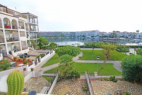 Apartment in Empuriabrava With Canal Views