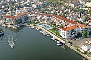 Apartment in Empuriabrava With Canal Views