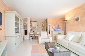 Apartment in Empuriabrava With Canal Views