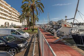 Apartment in Empuriabrava With Canal Views