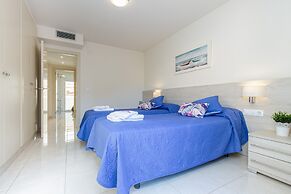 Apartment in Roses Near Punta Beach