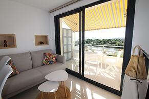 Modern Apartment With River Views