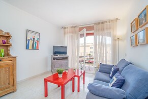 Apartment in Empuriabrava Near Sandy Beach