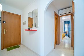 Apartment in Empuriabrava Near Sandy Beach