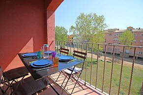 Apartment in Empuriabrava Near Sandy Beach