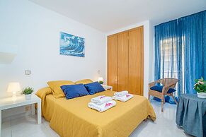 Apartment in Empuriabrava Near Sandy Beach
