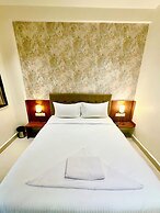 Hotel StayBird - Cove Kharadi