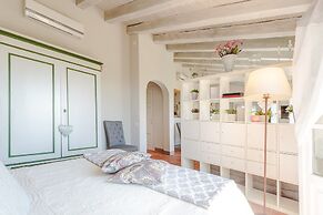 Tuscan Farmhouse With Infinity Pool Retreat