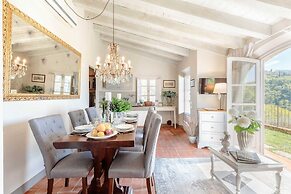 Tuscan Farmhouse With Infinity Pool Retreat