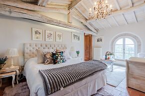 Tuscan Farmhouse With Infinity Pool Retreat