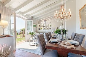 Tuscan Farmhouse With Infinity Pool Retreat