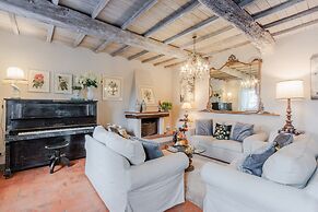 Tuscan Farmhouse With Infinity Pool Retreat