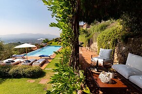 Tuscan Farmhouse With Infinity Pool Retreat