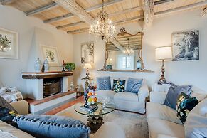 Tuscan Farmhouse With Infinity Pool Retreat