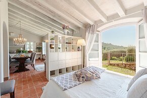Tuscan Farmhouse With Infinity Pool Retreat