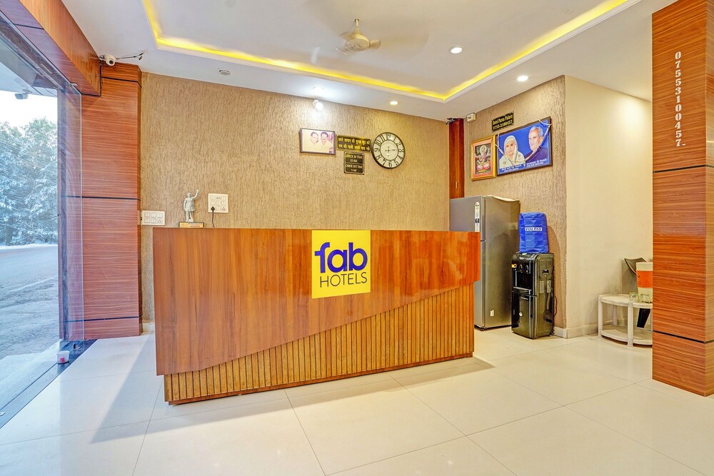 Fabhotel Paras Palace