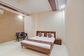 Fabhotel Paras Palace